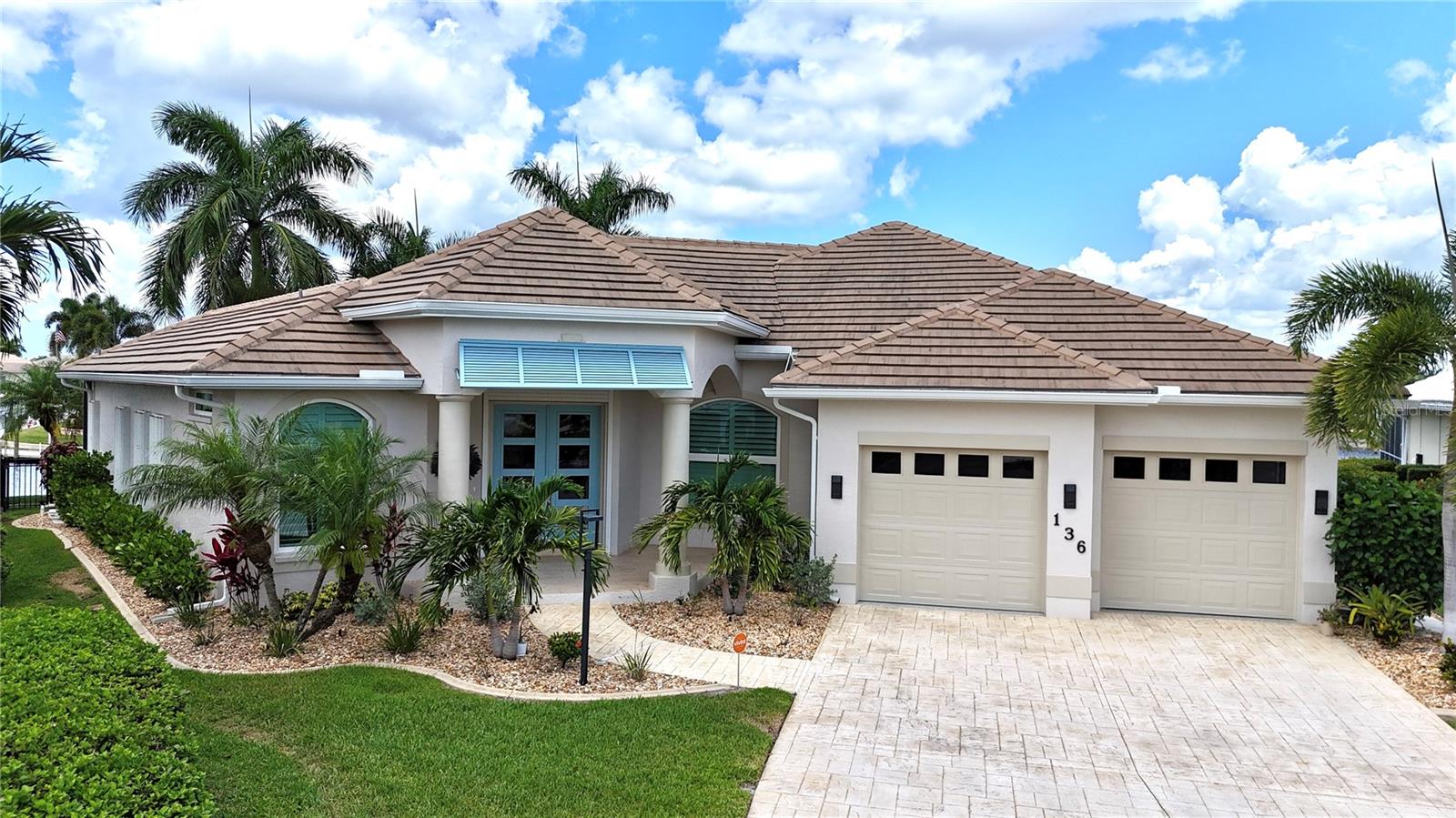 Single Family Residence in PUNTA GORDA, FL - Daniel Dourado