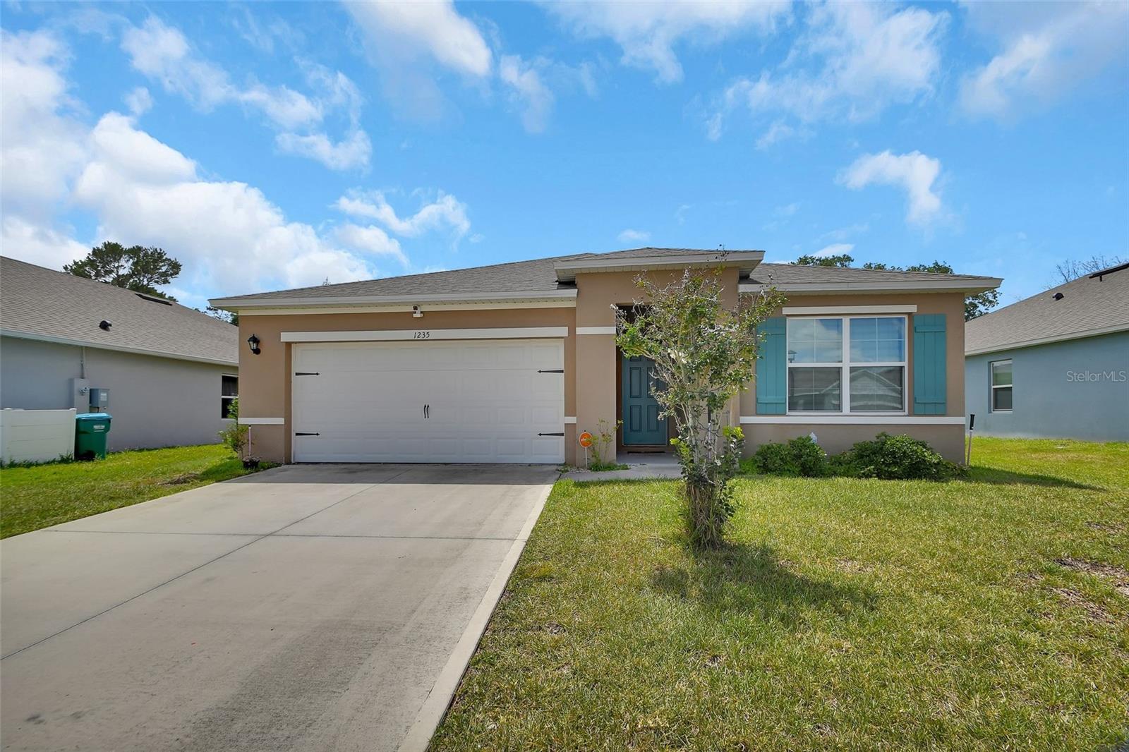 Single Family Residence in DELTONA, FL - Daniel Dourado
