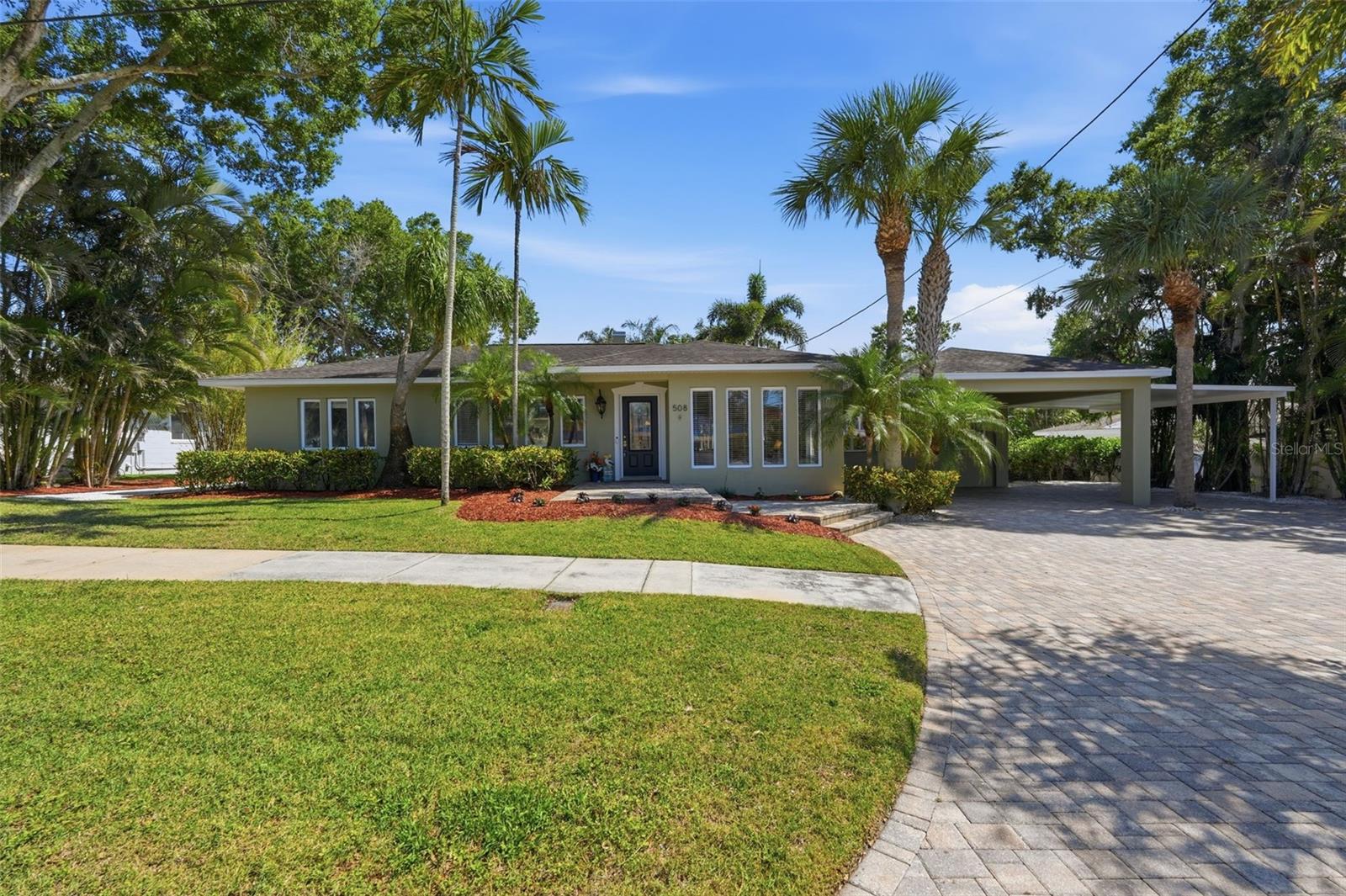 Single Family Residence em TARPON SPRINGS, FL - Daniel Dourado