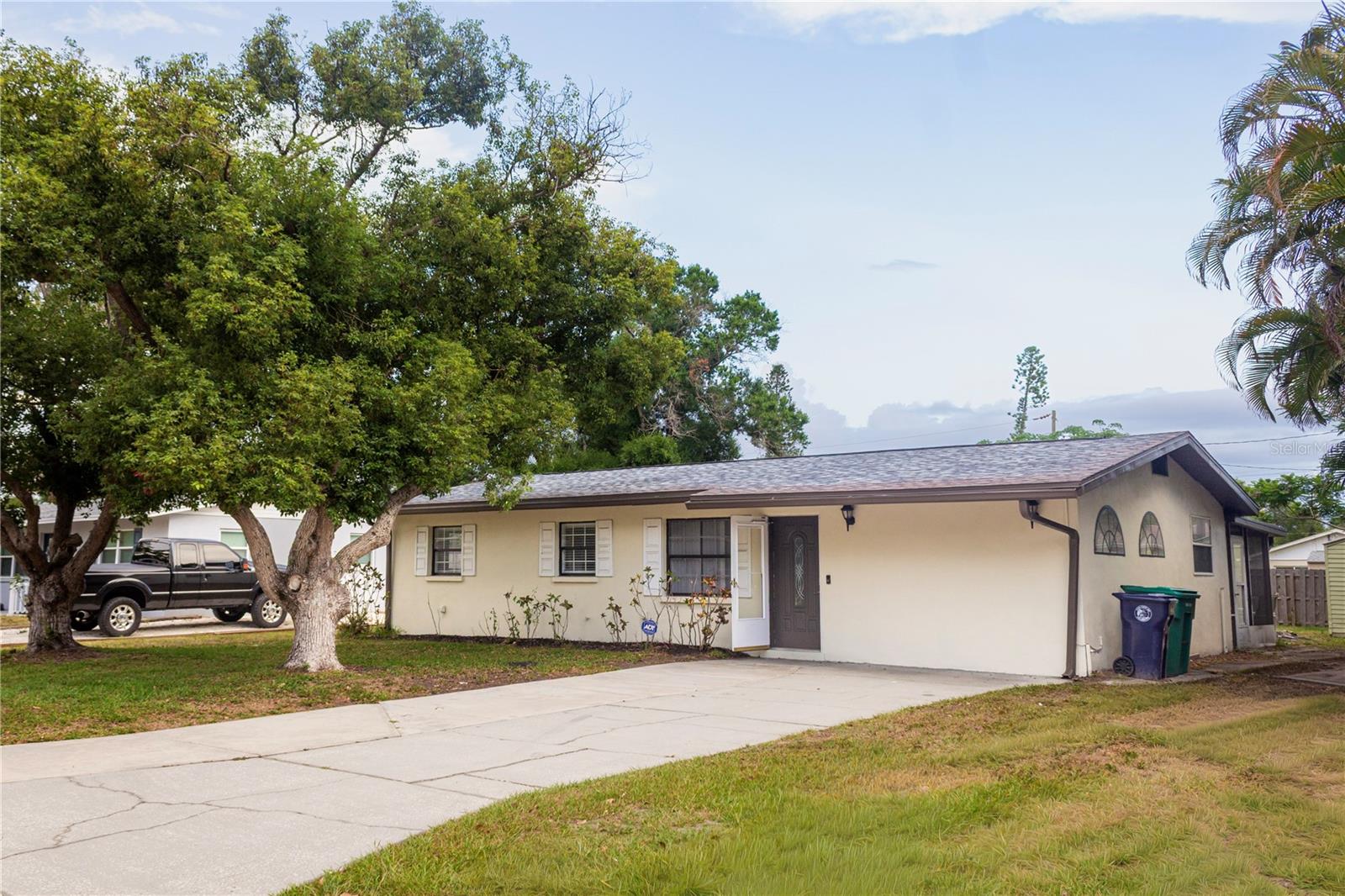 Single Family Residence in PALMETTO, FL - Daniel Dourado