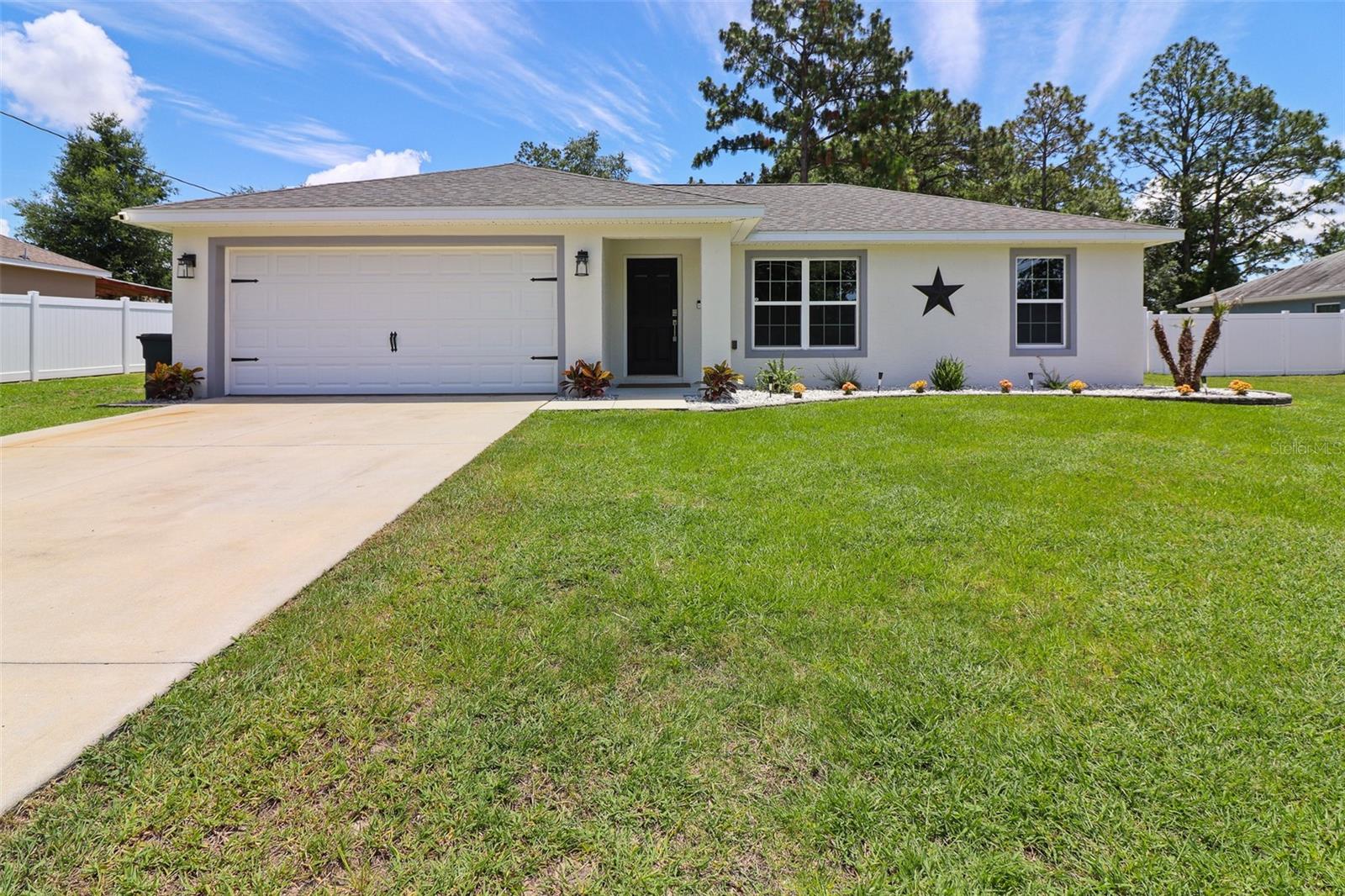 Single Family Residence em BELLEVIEW, FL - Daniel Dourado