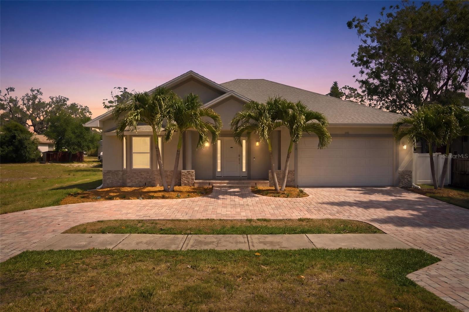 Single Family Residence em TARPON SPRINGS, FL - Daniel Dourado