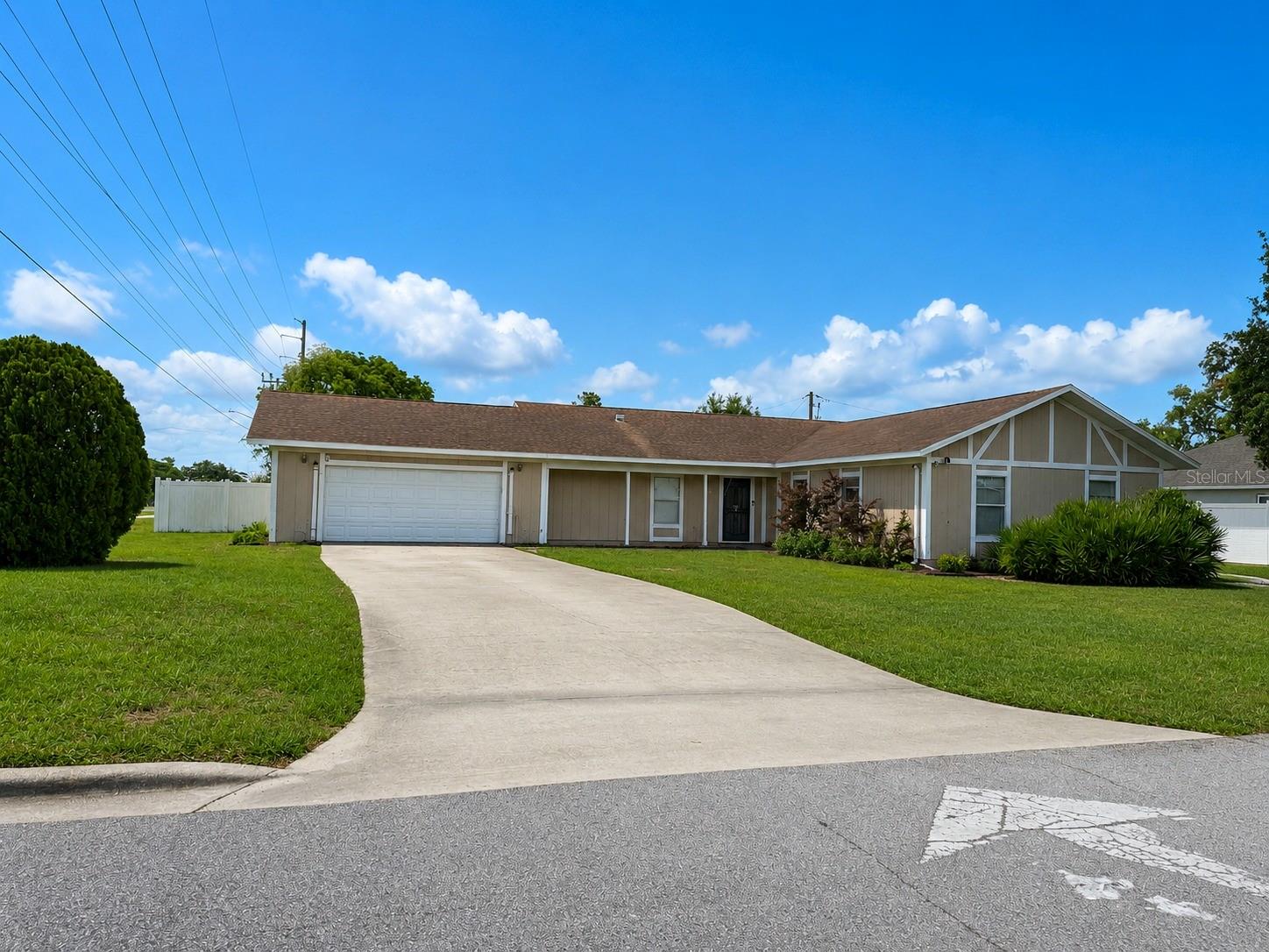 Single Family Residence in DELTONA, FL - Daniel Dourado