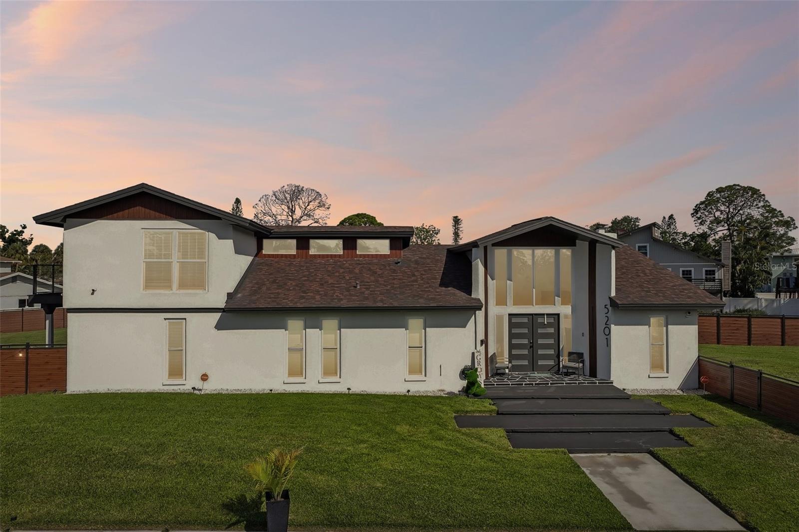 Single Family Residence em ST PETERSBURG, FL - Daniel Dourado