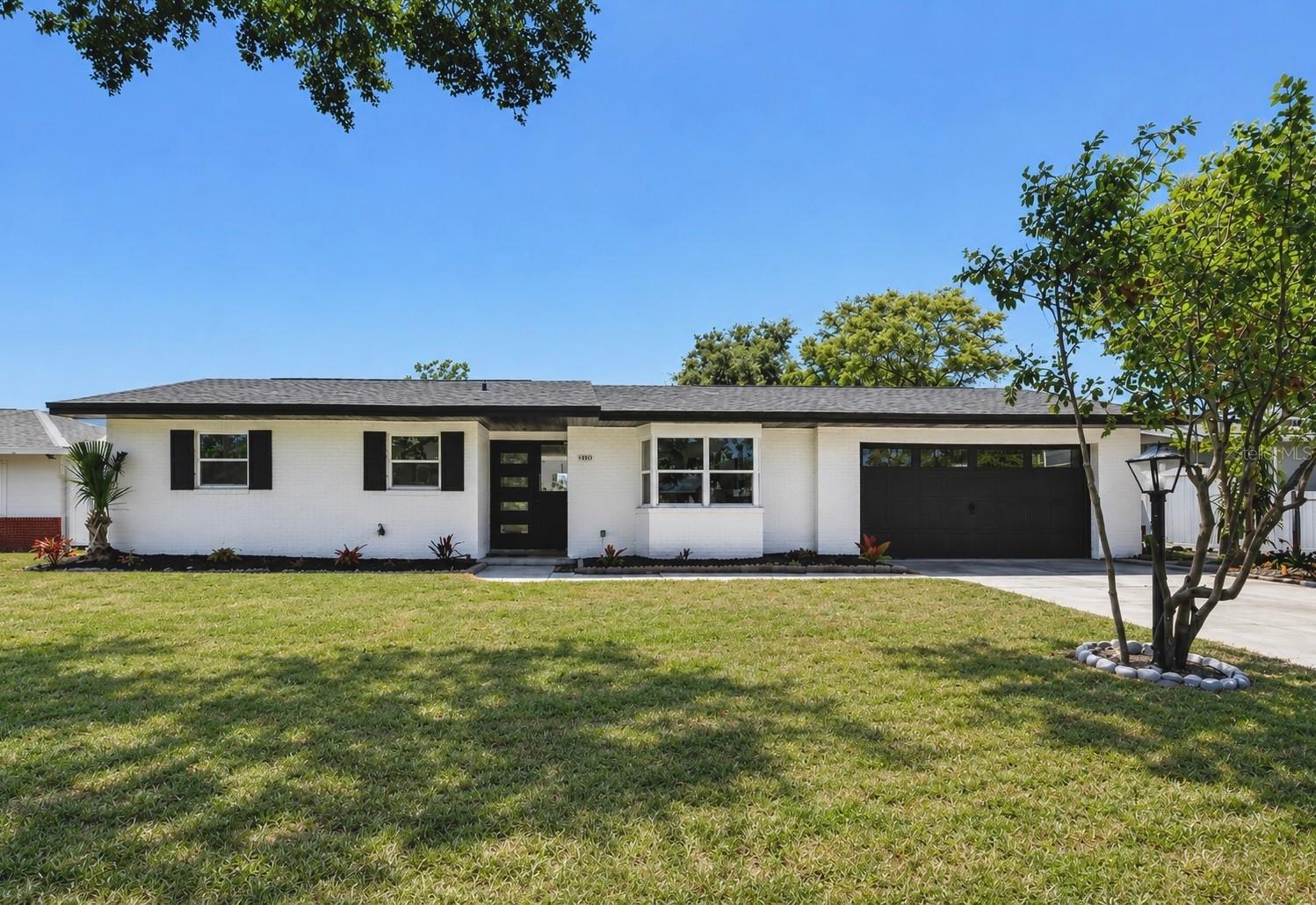Single Family Residence in DELTONA, FL - Daniel Dourado
