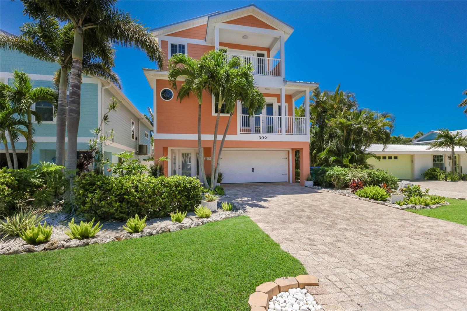 Single Family Residence in BRADENTON BEACH, FL - Daniel Dourado