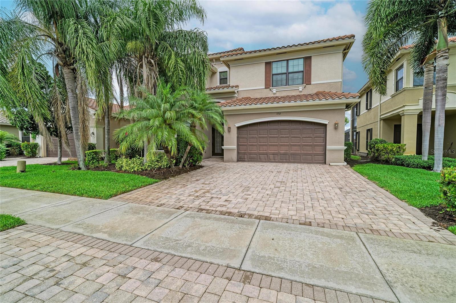 Single Family Residence in NAPLES, FL - Daniel Dourado