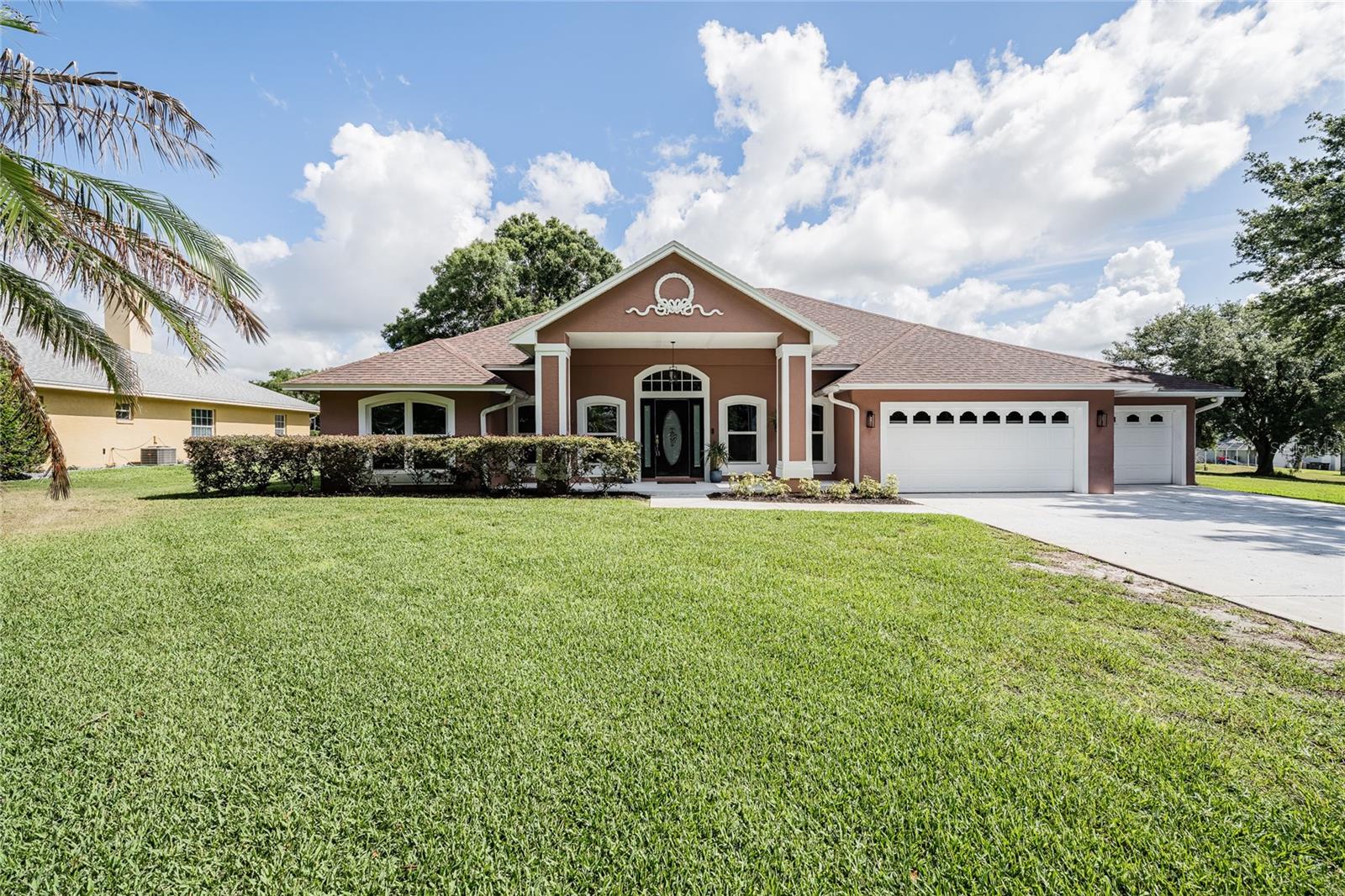 Single Family Residence in AUBURNDALE, FL - Daniel Dourado