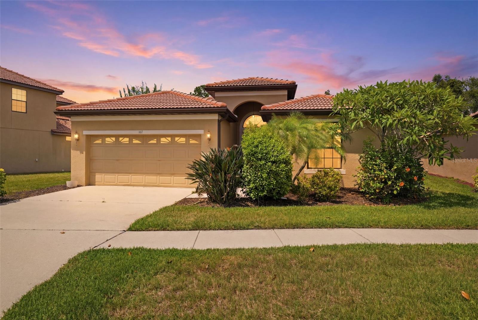 Single Family Residence in APOLLO BEACH, FL - Daniel Dourado