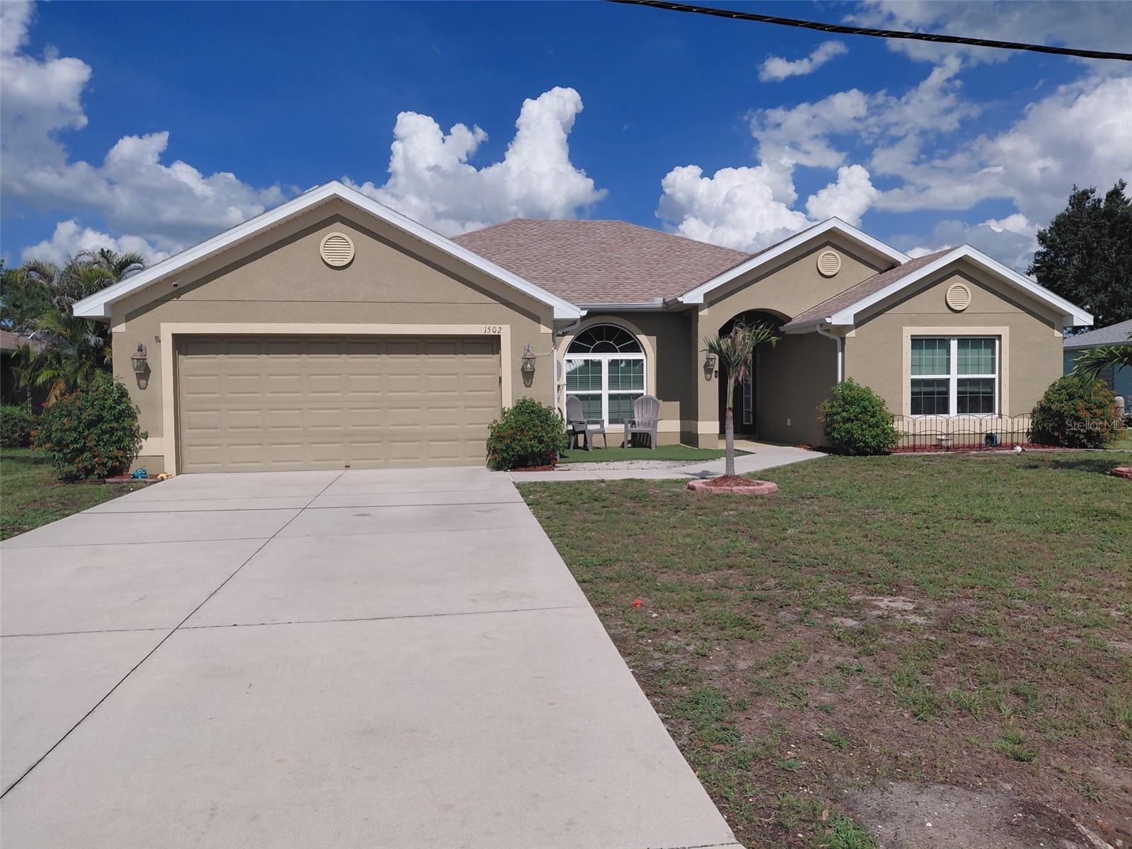 Single Family Residence in PUNTA GORDA, FL - Daniel Dourado