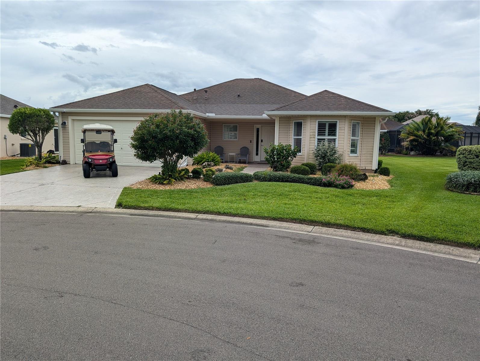 Single Family Residence in THE VILLAGES, FL - Daniel Dourado