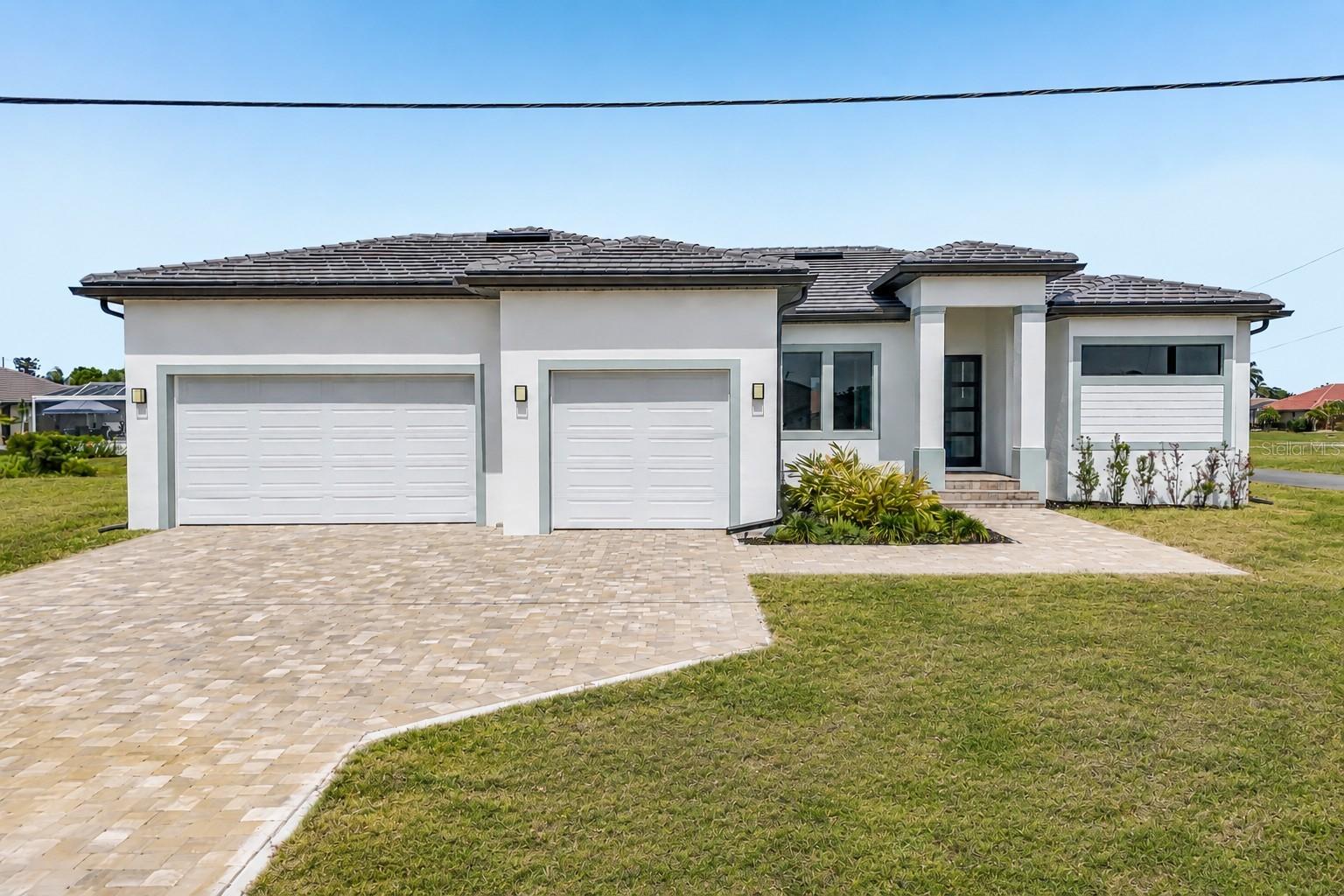 Single Family Residence in PUNTA GORDA, FL - Daniel Dourado