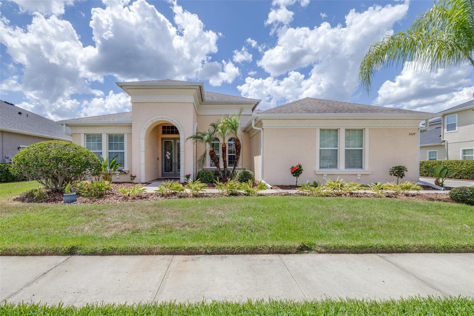 Single Family Residence in WESLEY CHAPEL, FL - Daniel Dourado