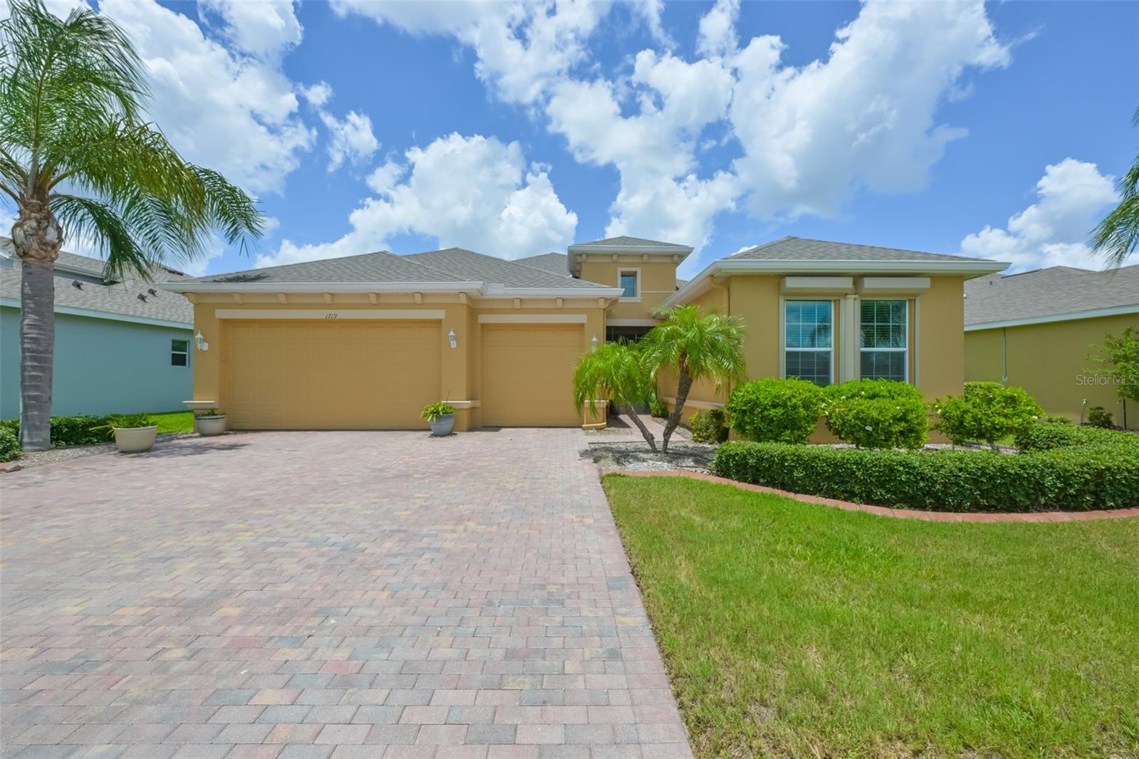Single Family Residence in SUN CITY CENTER, FL - Daniel Dourado