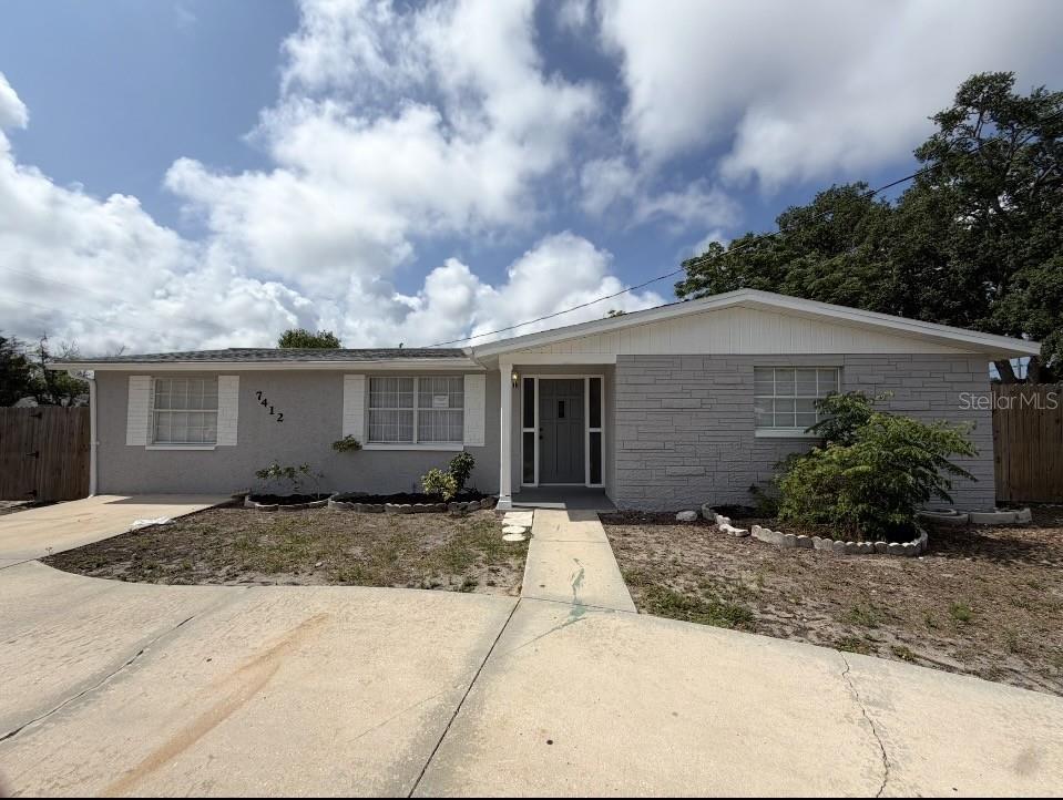 Single Family Residence in HUDSON, FL - Daniel Dourado