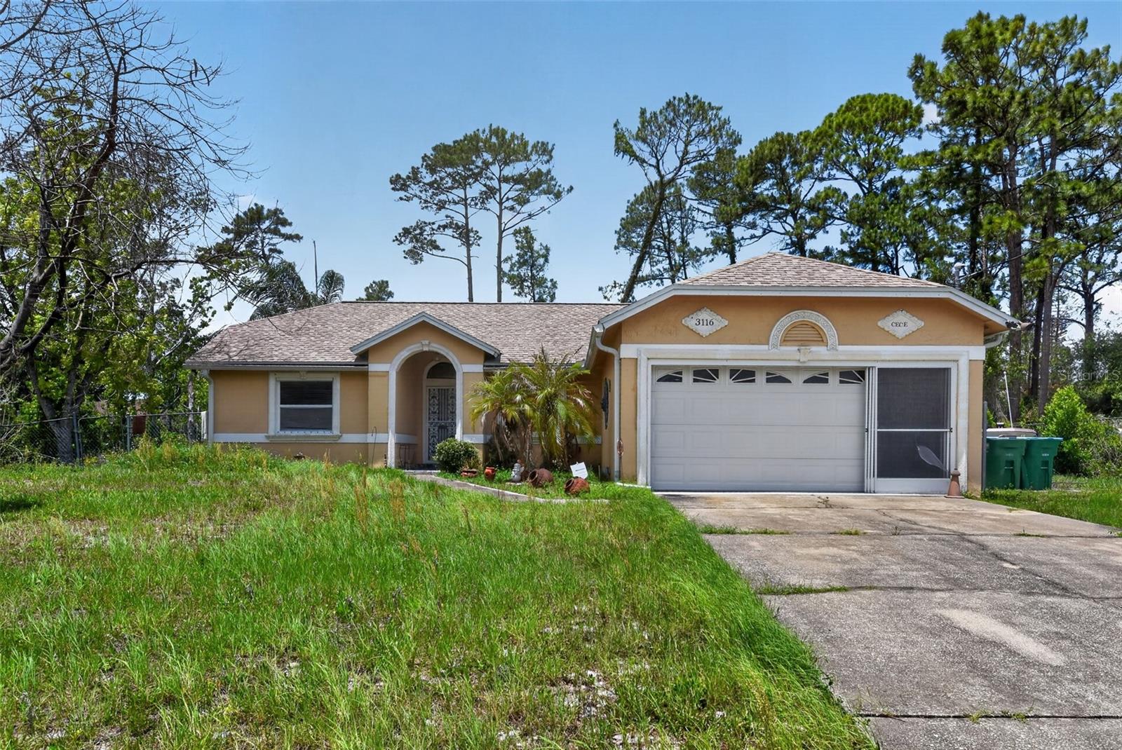 Single Family Residence in DELTONA, FL - Daniel Dourado