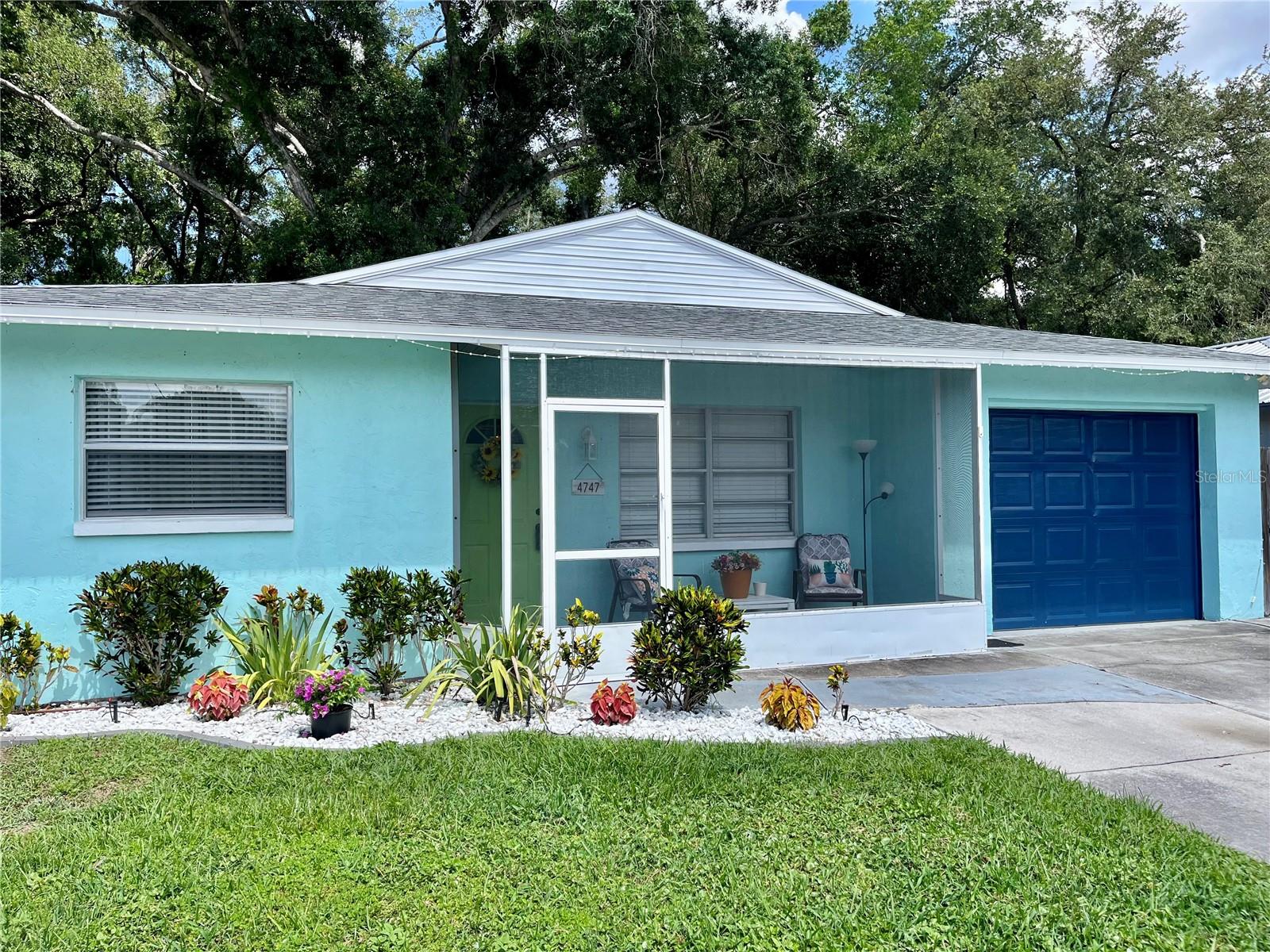 Single Family Residence in SARASOTA, FL - Daniel Dourado