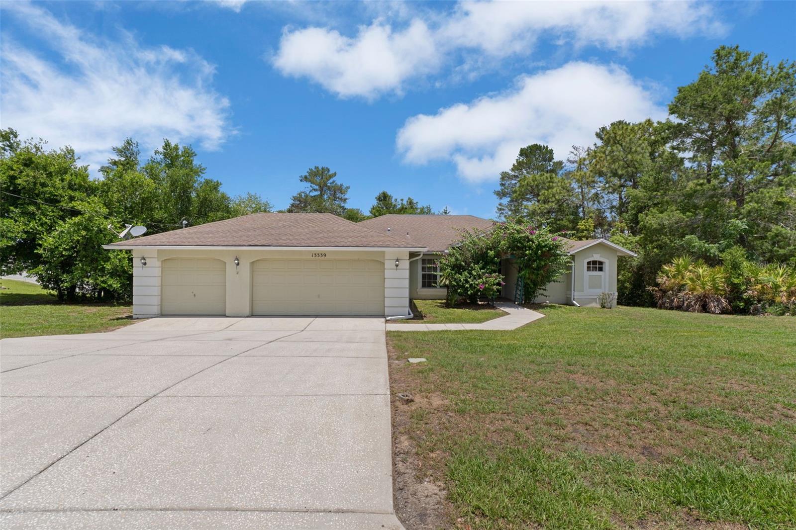 Single Family Residence em SPRING HILL, FL - Daniel Dourado
