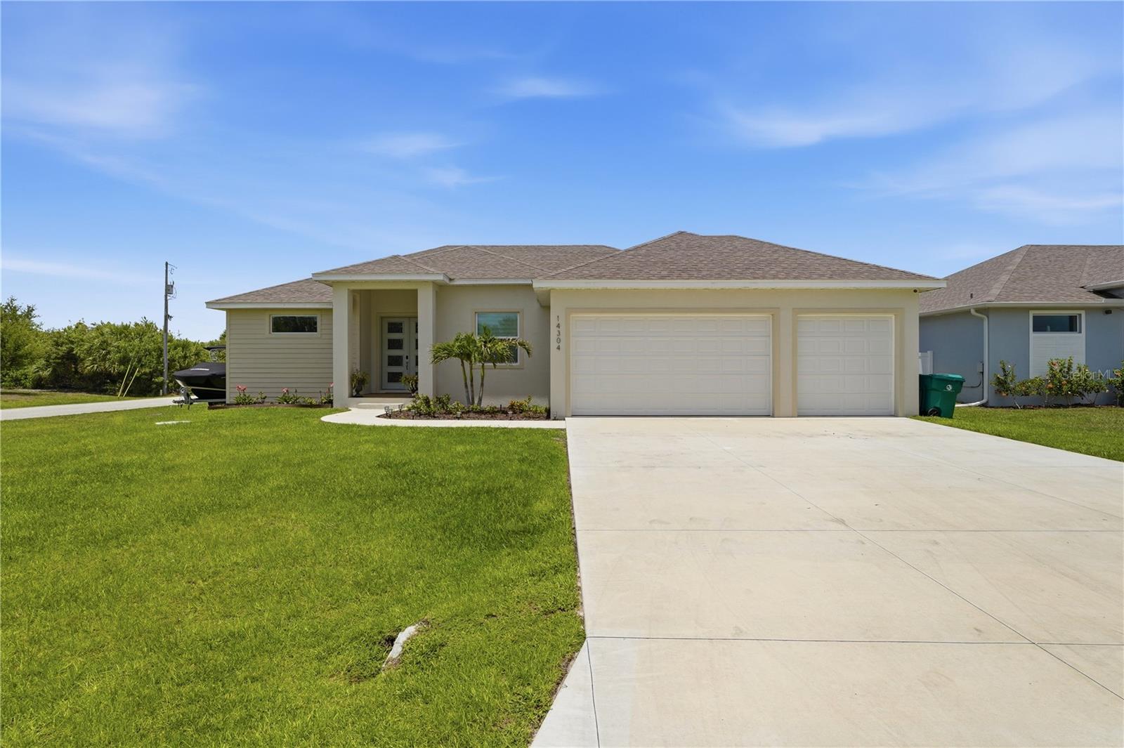 Single Family Residence in PORT CHARLOTTE, FL - Daniel Dourado