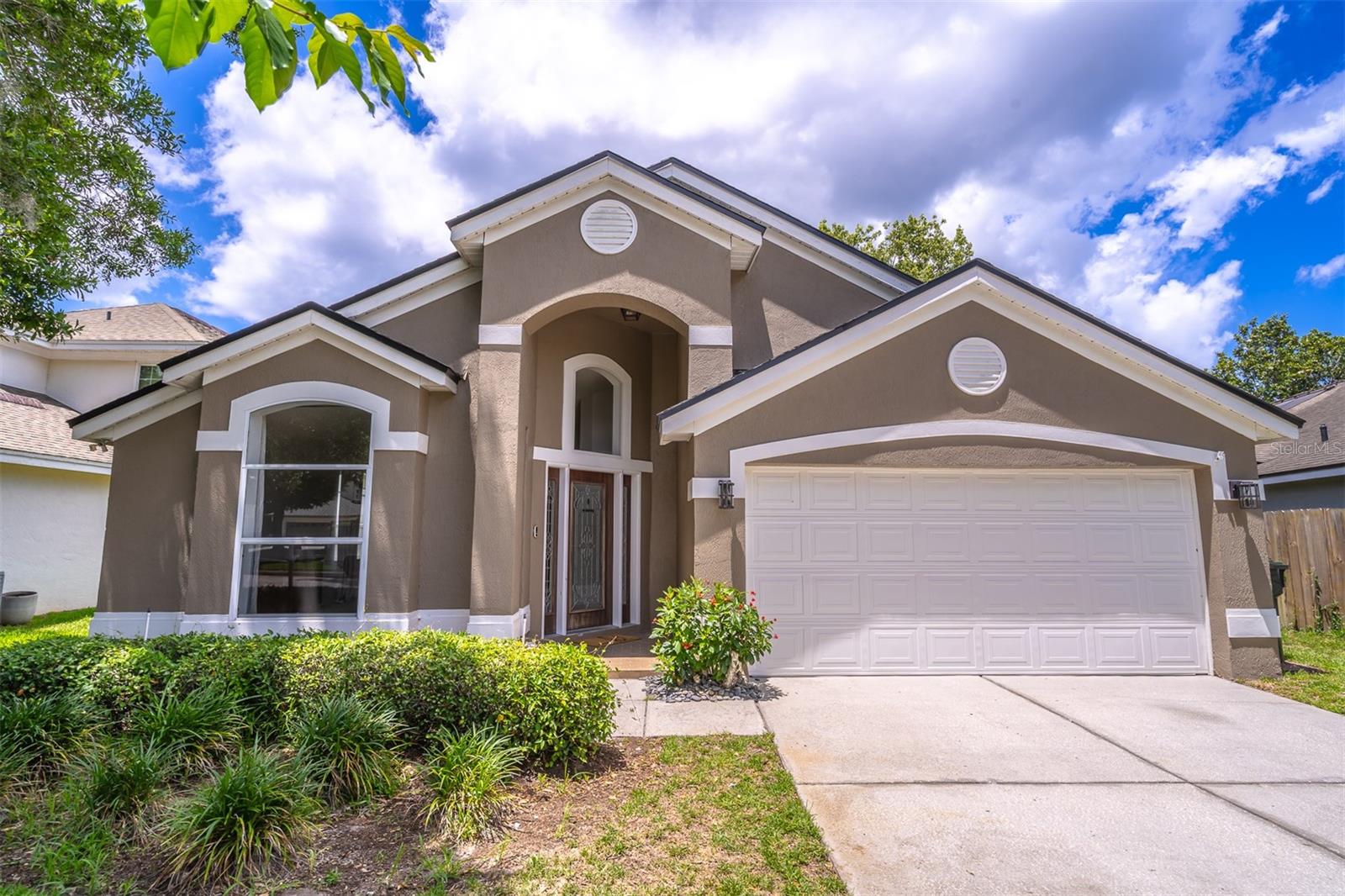 Single Family Residence in OVIEDO, FL - Daniel Dourado