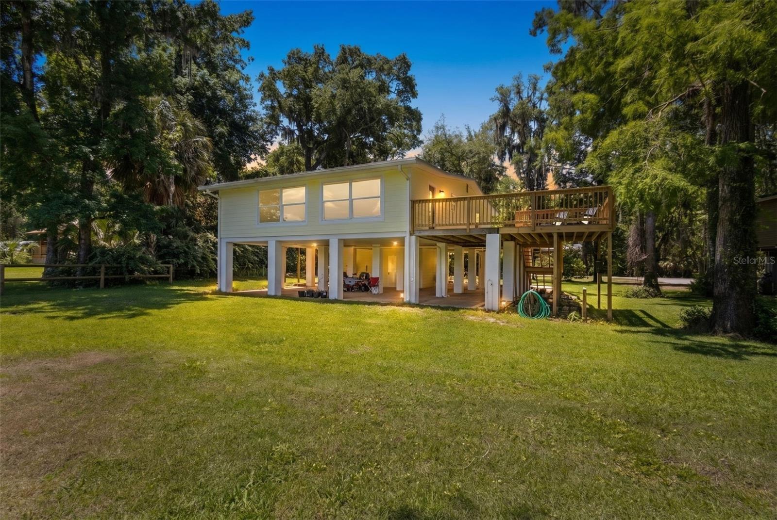 Single Family Residence em CHIEFLAND, FL - Daniel Dourado