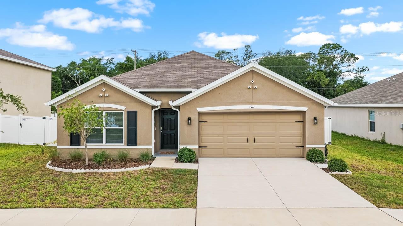Single Family Residence in RUSKIN, FL - Daniel Dourado