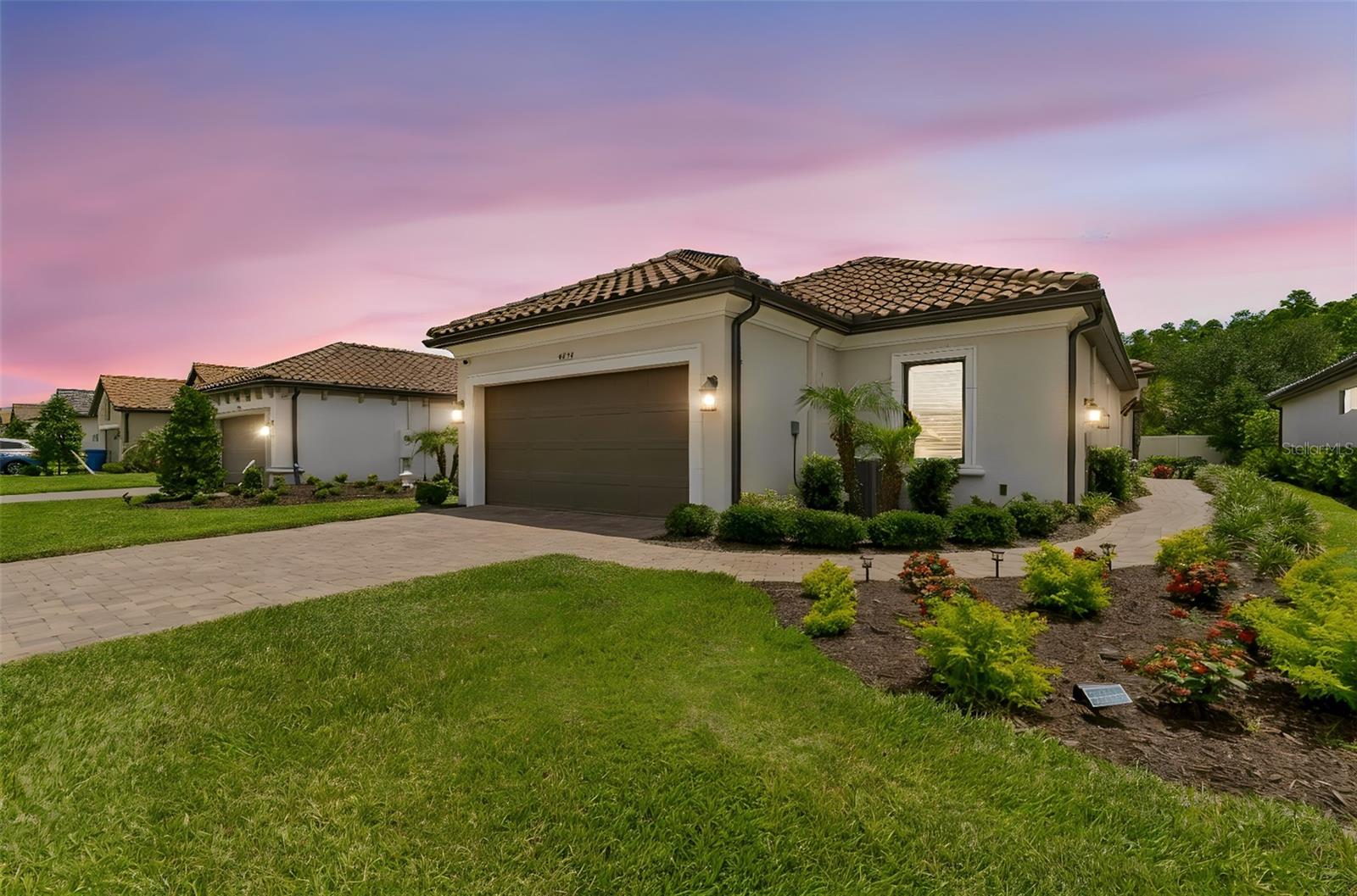Single Family Residence in WESLEY CHAPEL, FL - Daniel Dourado