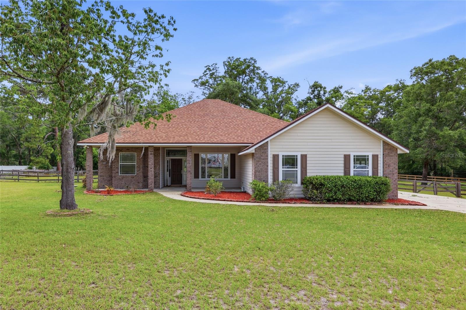Single Family Residence in HIGH SPRINGS, FL - Daniel Dourado