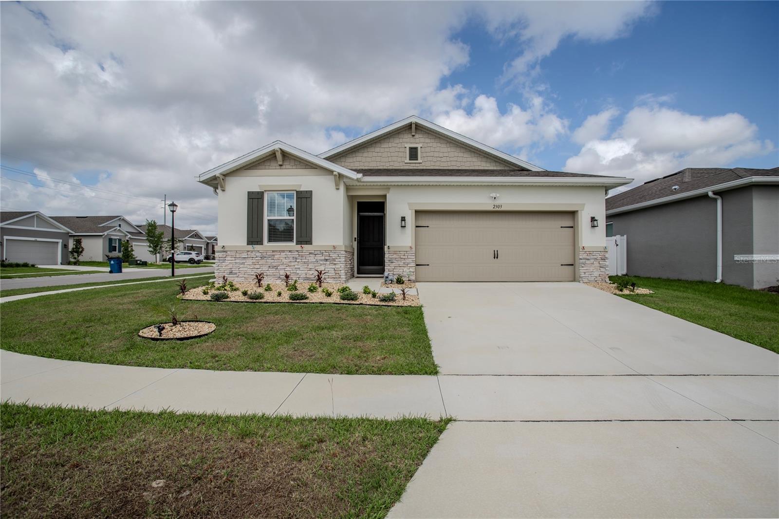 Single Family Residence in WINTER HAVEN, FL - Daniel Dourado