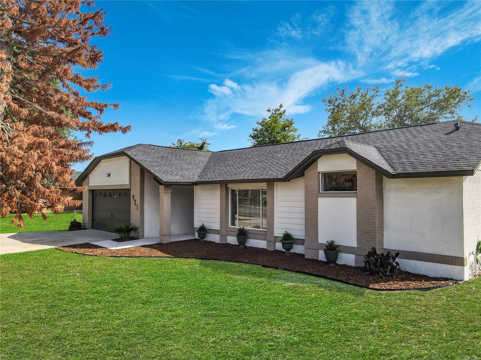 Single Family Residence in DELTONA, FL - Daniel Dourado