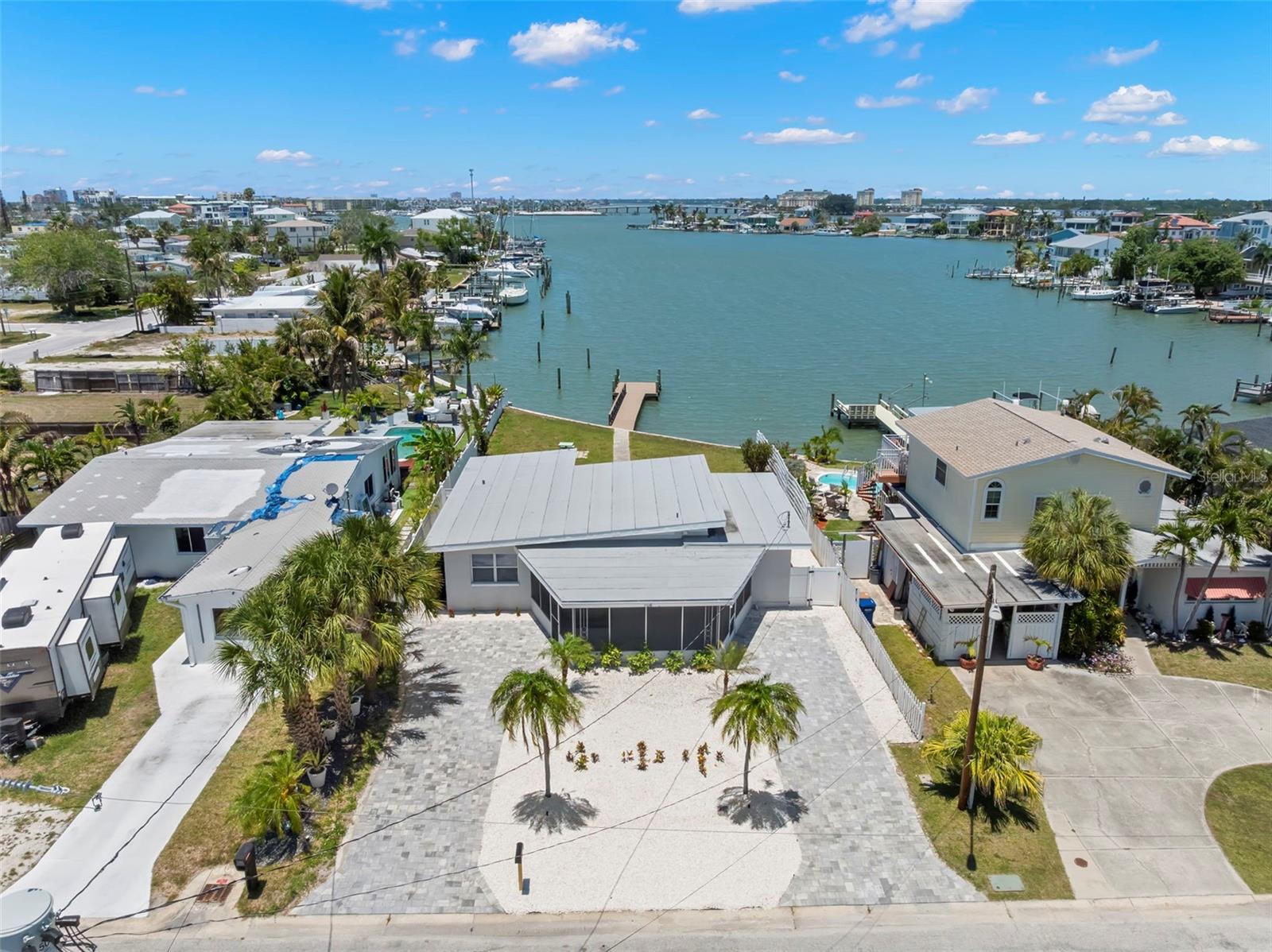 Single Family Residence em MADEIRA BEACH, FL - Daniel Dourado