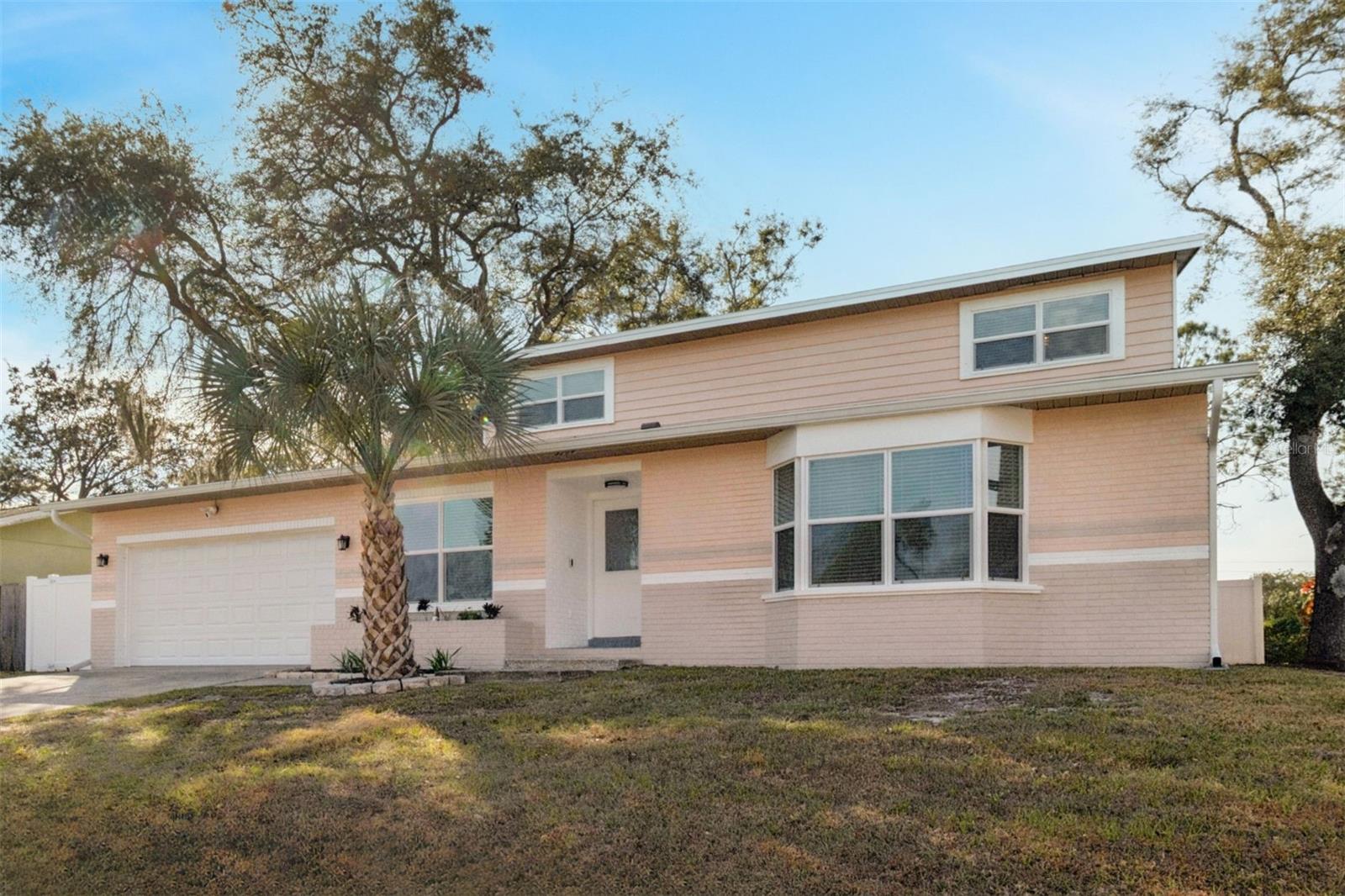 Single Family Residence em SAFETY HARBOR, FL - Daniel Dourado