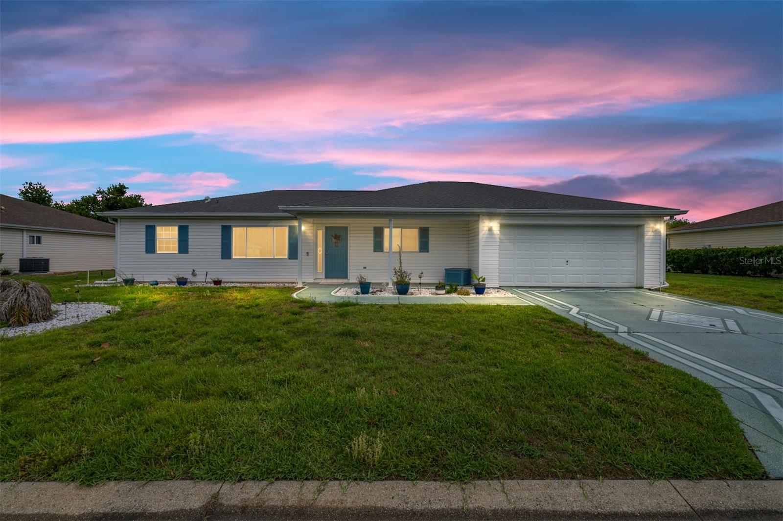 Single Family Residence in SUMMERFIELD, FL - Daniel Dourado