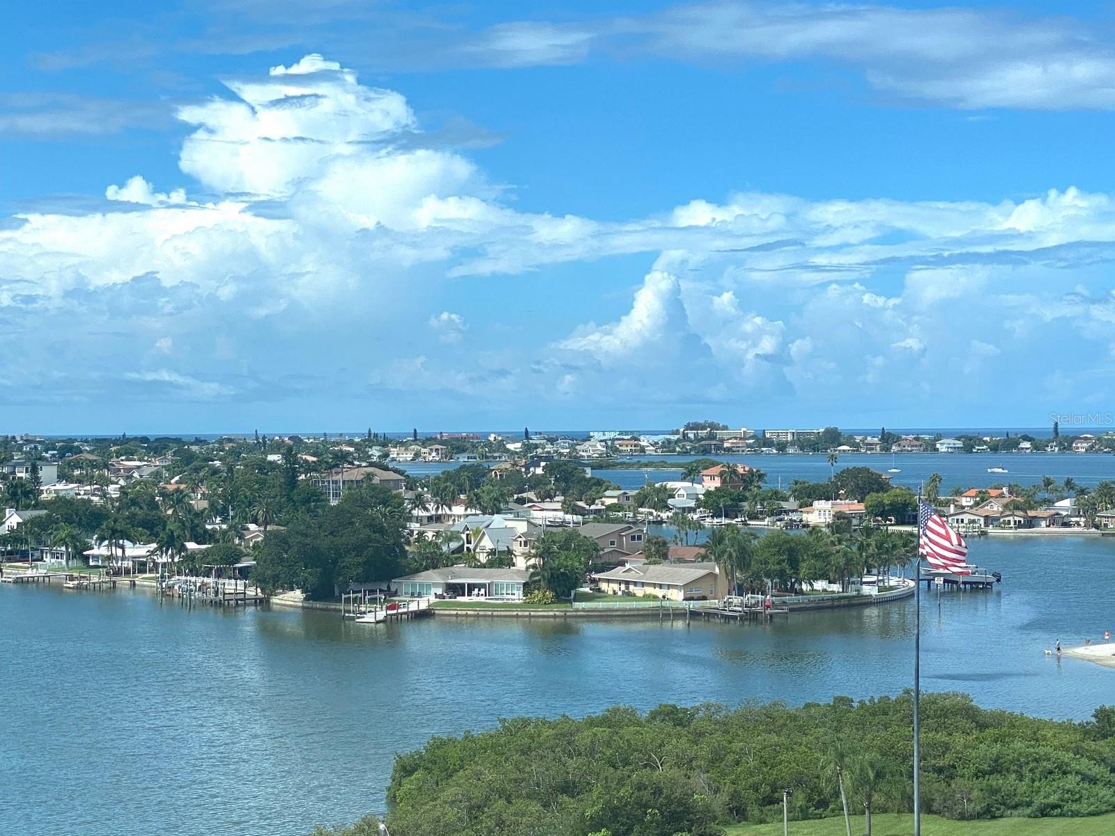 Condominium in BELLEAIR BLUFFS, FL - Daniel Dourado