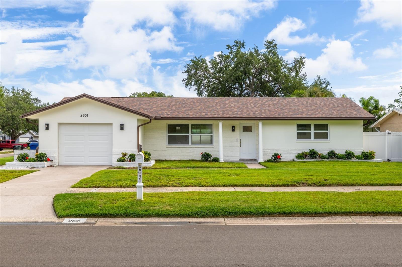 Single Family Residence in LARGO, FL - Daniel Dourado