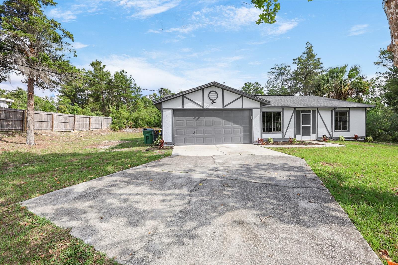 Single Family Residence in DELTONA, FL - Daniel Dourado