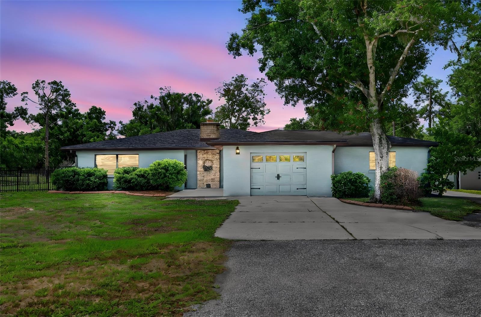 Single Family Residence in SARASOTA, FL - Daniel Dourado