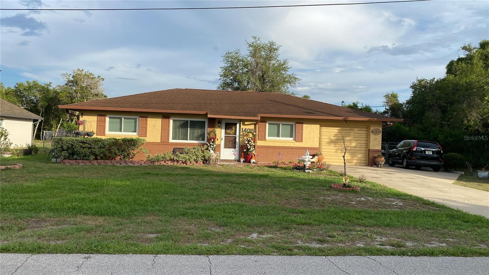 Single Family Residence in DELTONA, FL - Daniel Dourado