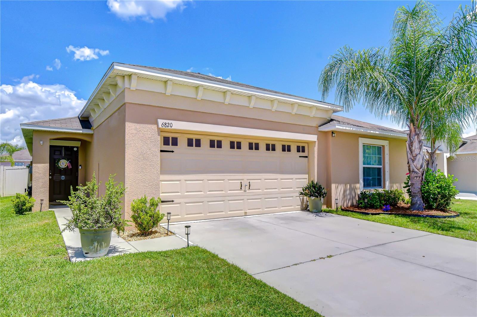 Single Family Residence in RUSKIN, FL - Daniel Dourado