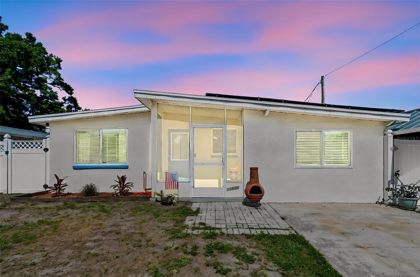 Single Family Residence in LARGO, FL - Daniel Dourado