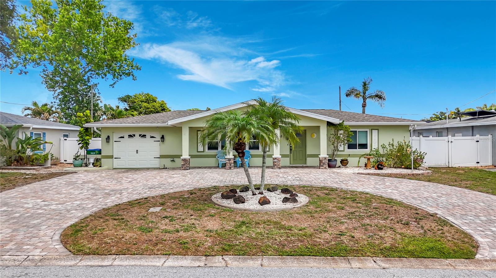 Single Family Residence em KENNETH CITY, FL - Daniel Dourado