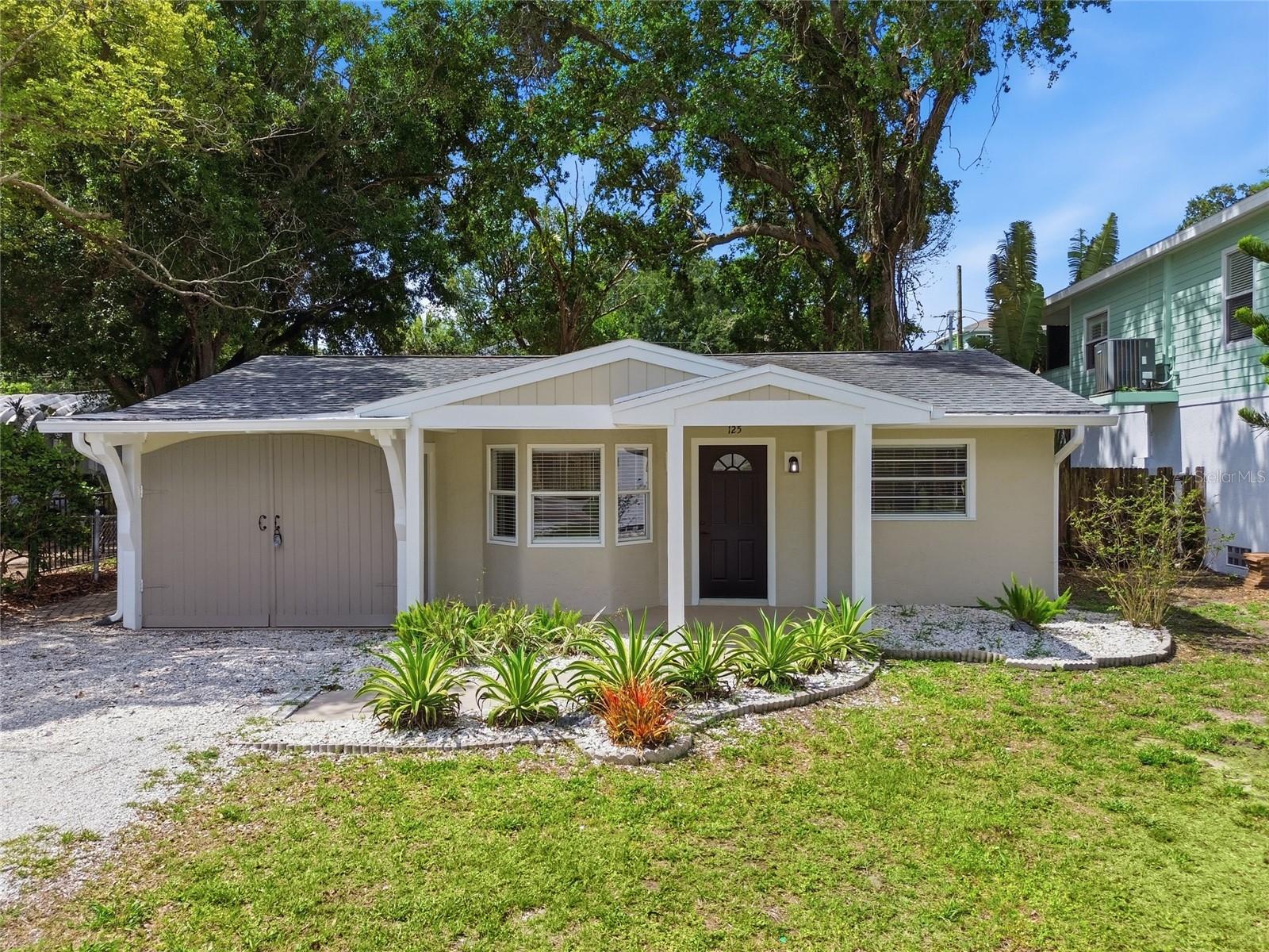 Single Family Residence in CRYSTAL BEACH, FL - Daniel Dourado