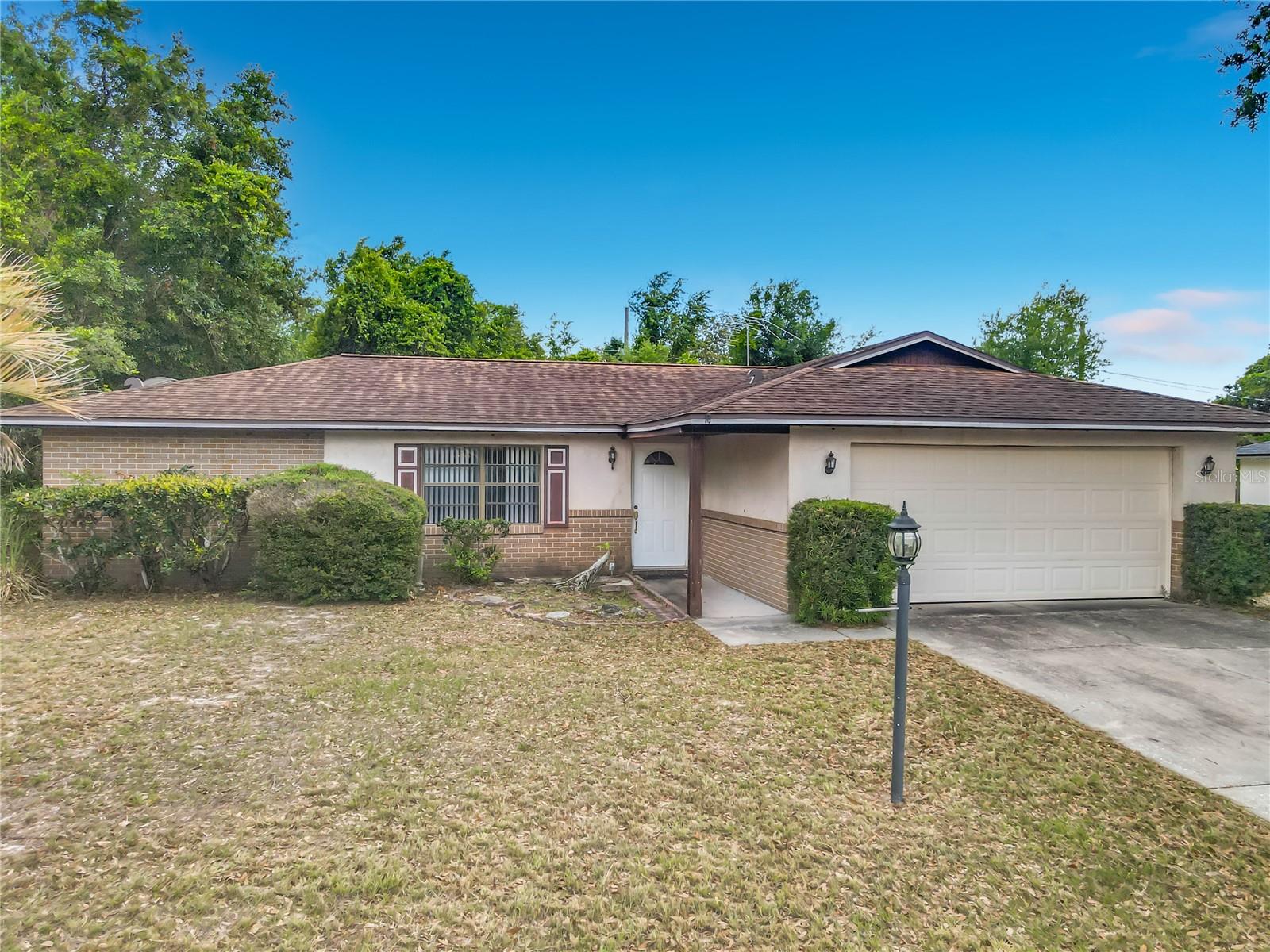 Single Family Residence in DELTONA, FL - Daniel Dourado