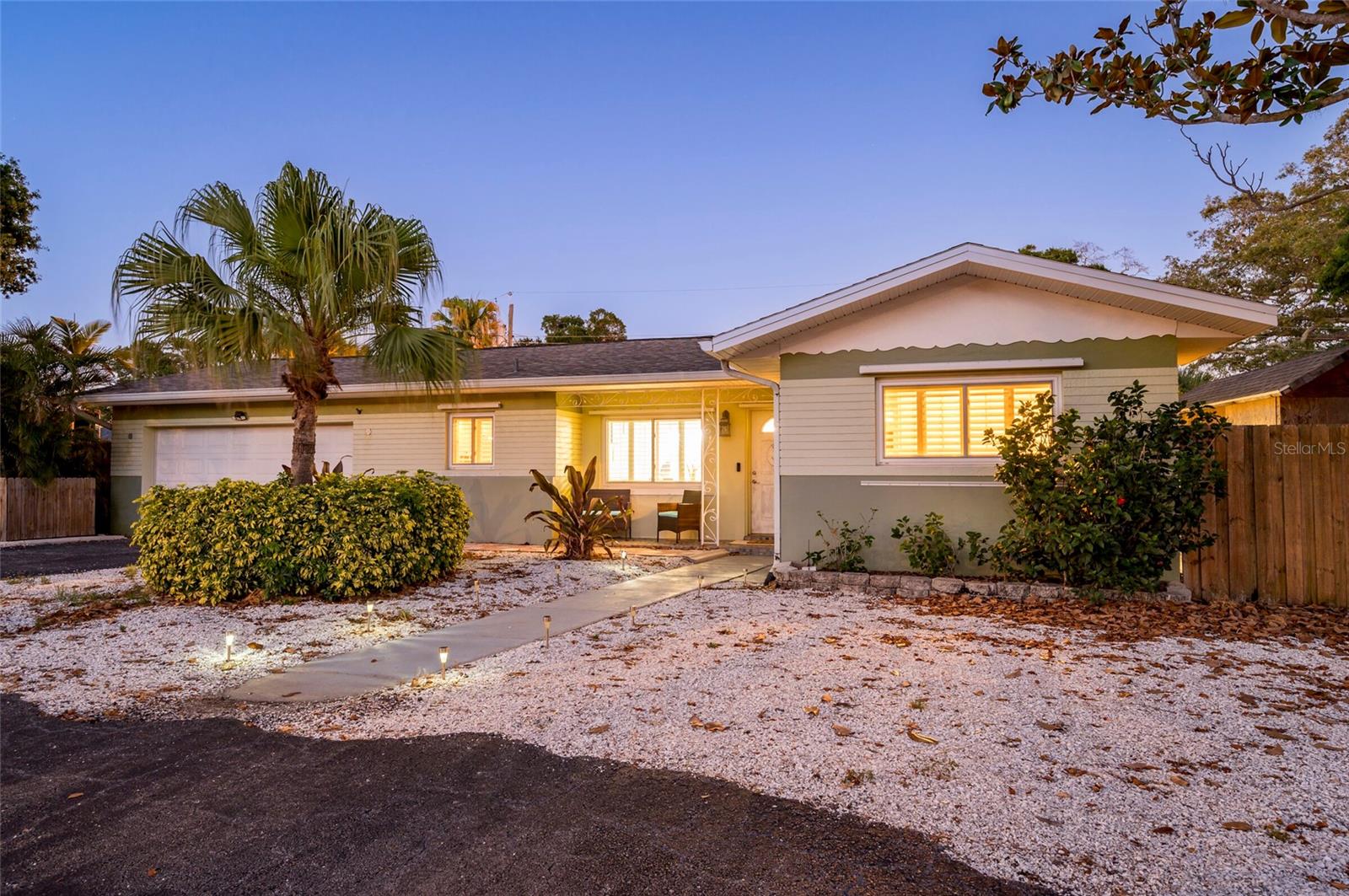 Single Family Residence in LARGO, FL - Daniel Dourado