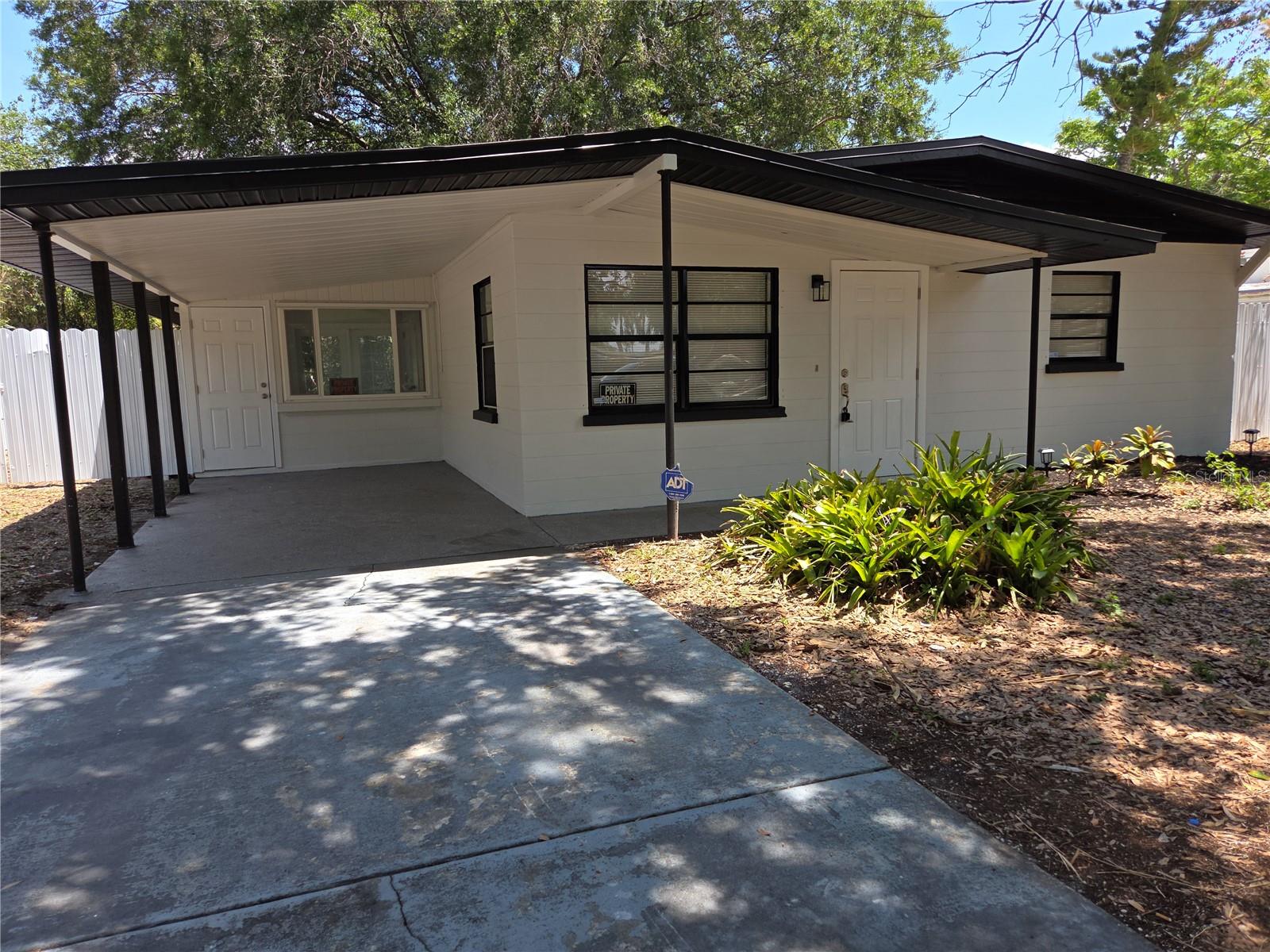 Single Family Residence in BRADENTON, FL - Daniel Dourado