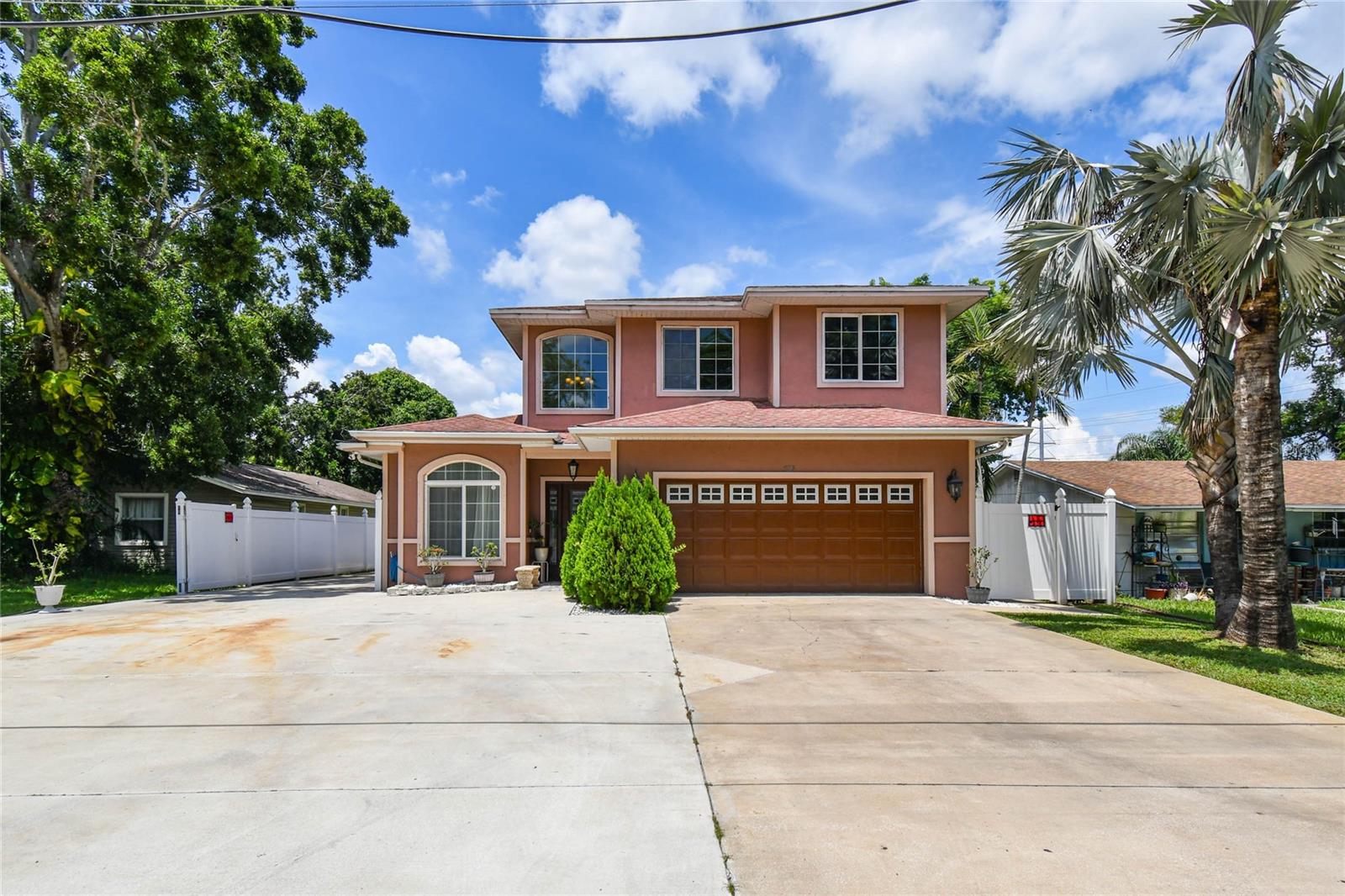 Single Family Residence em ST PETERSBURG, FL - Daniel Dourado