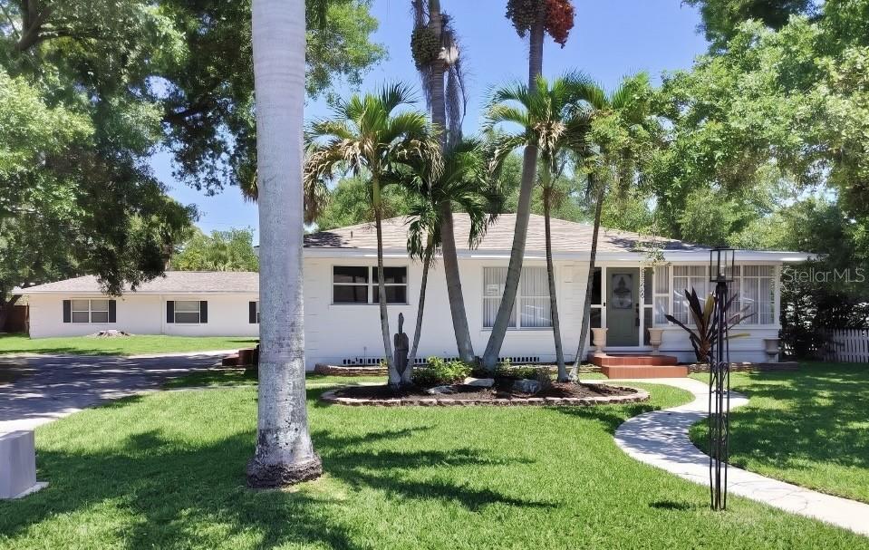 Single Family Residence in BRADENTON, FL - Daniel Dourado