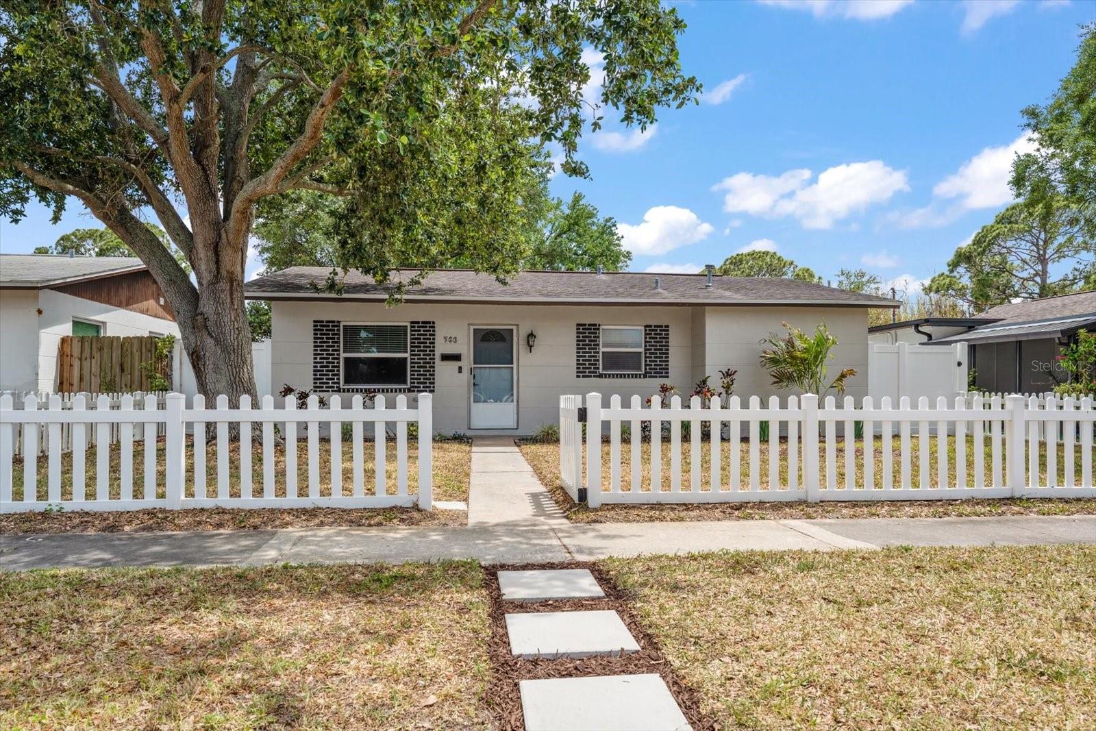 Single Family Residence em ST PETERSBURG, FL - Daniel Dourado