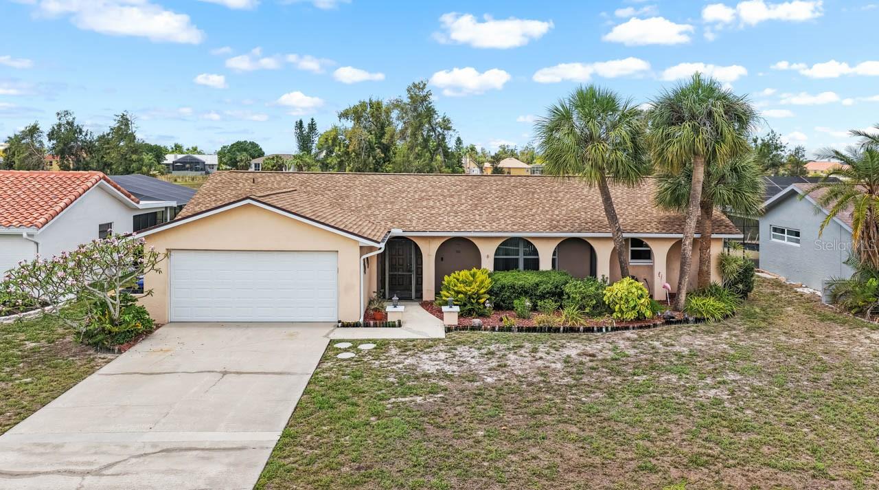 Single Family Residence in APOLLO BEACH, FL - Daniel Dourado