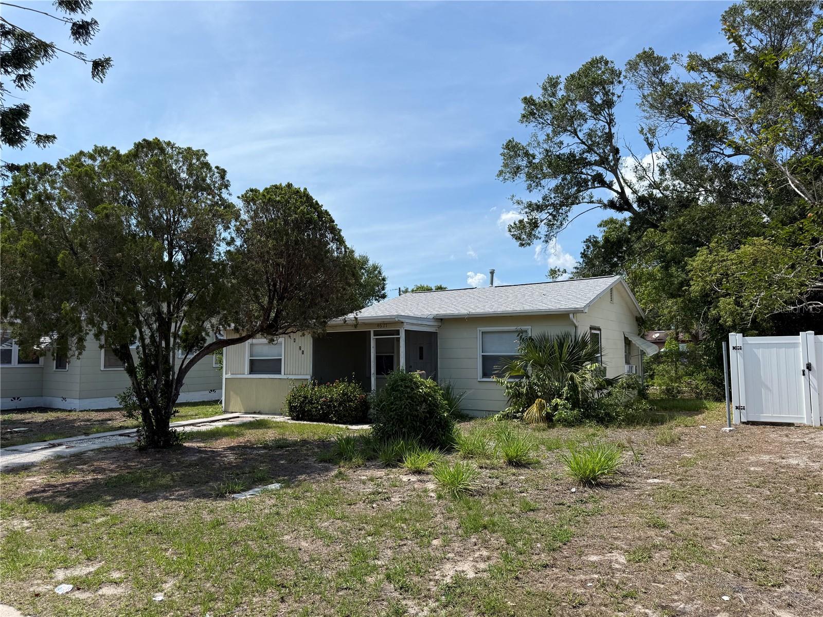 Single Family Residence em ST PETERSBURG, FL - Daniel Dourado